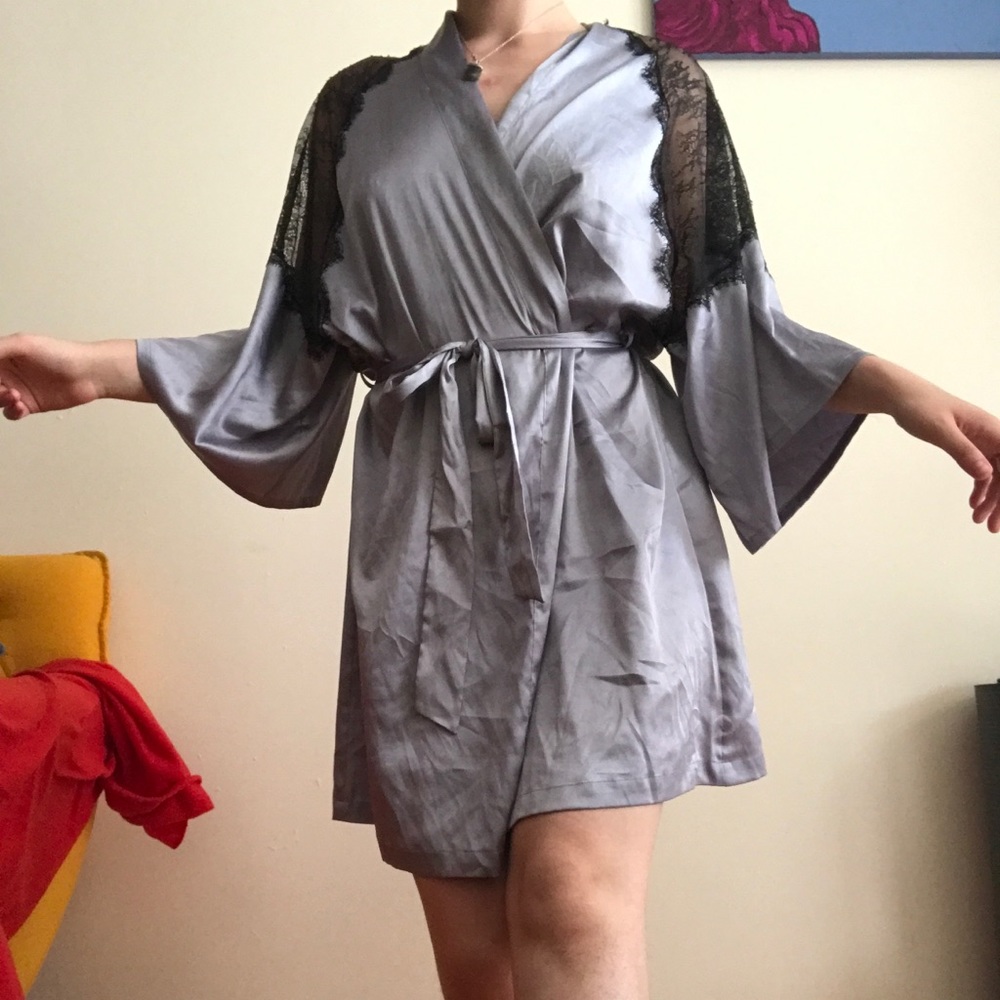 Short silk ride with angel wings